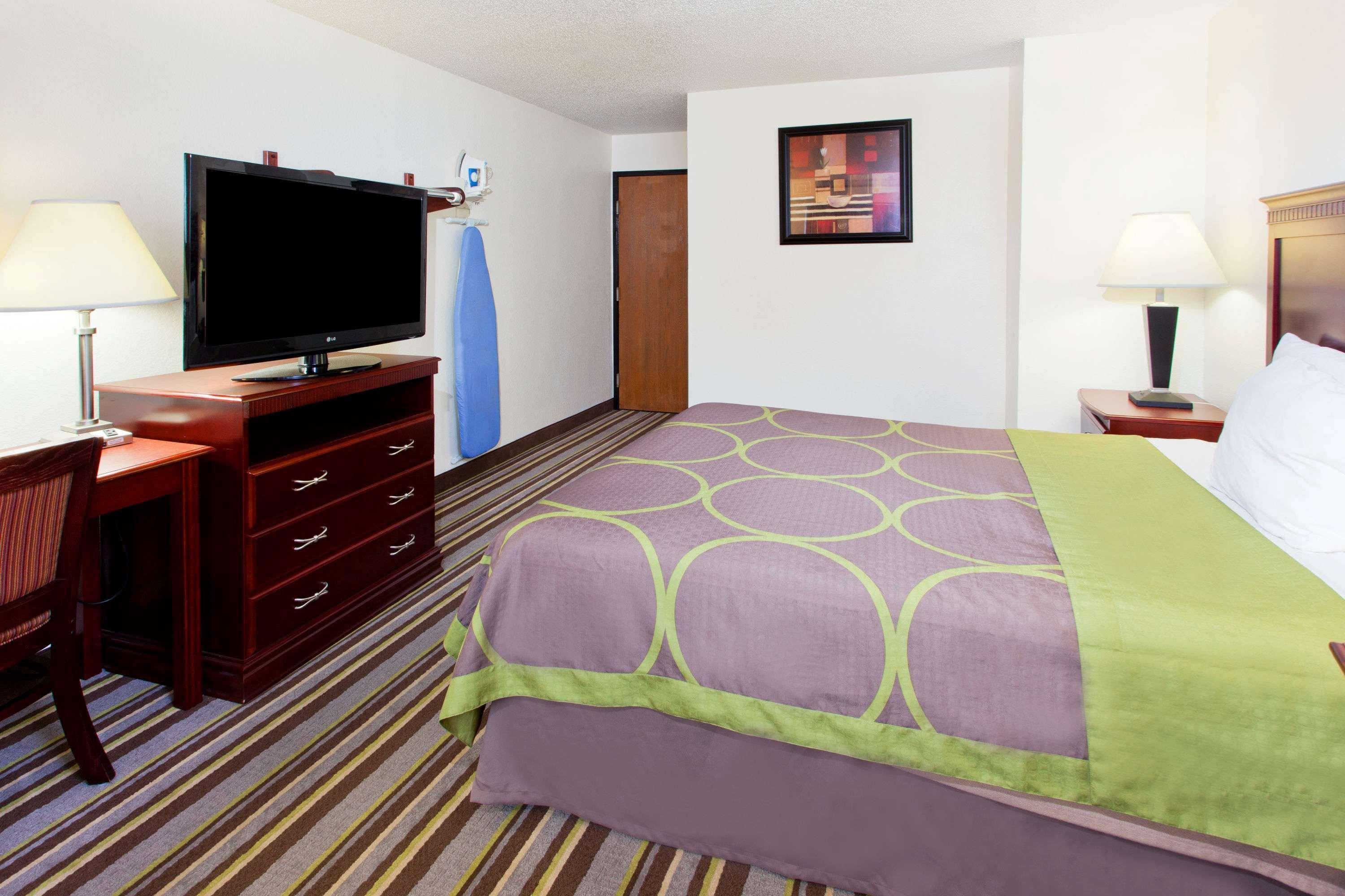 Super 8 By Wyndham Tuscaloosa Hotel Ngoại thất bức ảnh