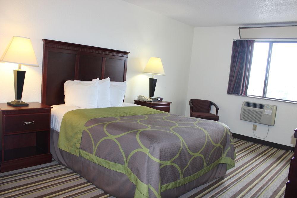 Super 8 By Wyndham Tuscaloosa Hotel Ngoại thất bức ảnh